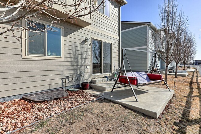 Building Photo - 3 Bedroom 2 1/2 Bath Townhome in Wellington