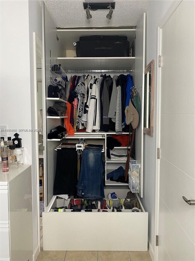 Building Photo - 1425 Arthur St