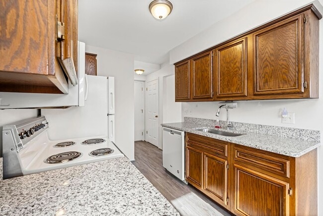 Building Photo - 24597 N Meadow Dr