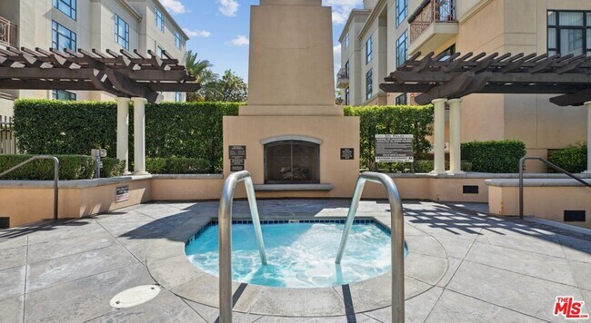 Building Photo - 290 N Hudson Ave