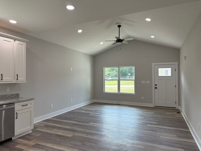 Building Photo - Newly Built 3-Bedroom Gem with Easy Highwa...