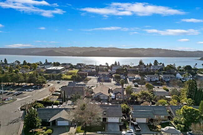 Building Photo - Great single story home in Benicia With All Utilities Included