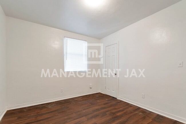 Building Photo - 1522 W 25th St