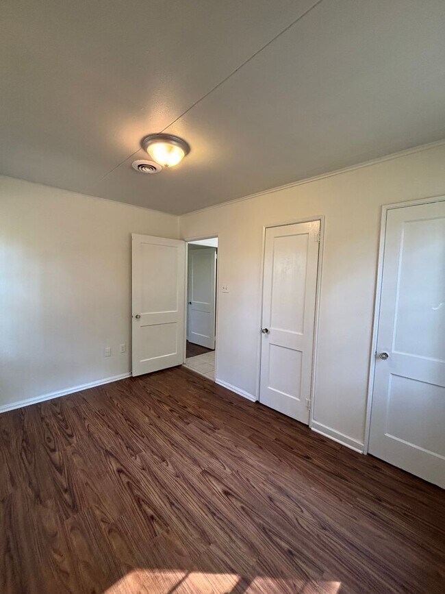 Building Photo - 3 bdrm 1 Bath home near Millington Elementary