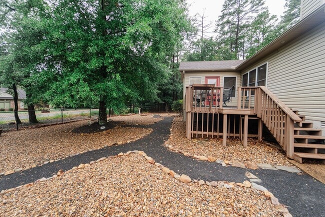 Building Photo - Charming 3 bedroom, 2 bathroom located in the picturesque Hot Springs Village