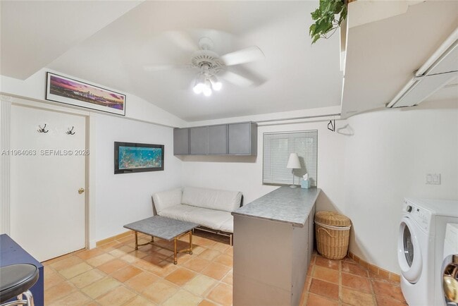 Building Photo - 278 S Island Rd