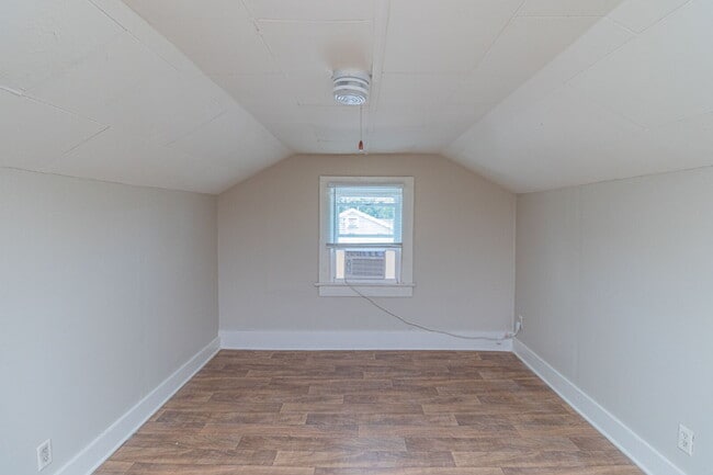 Building Photo - Spacious & Charming Home in Goldsboro - Excellent Wayne Memorial Drive Location!