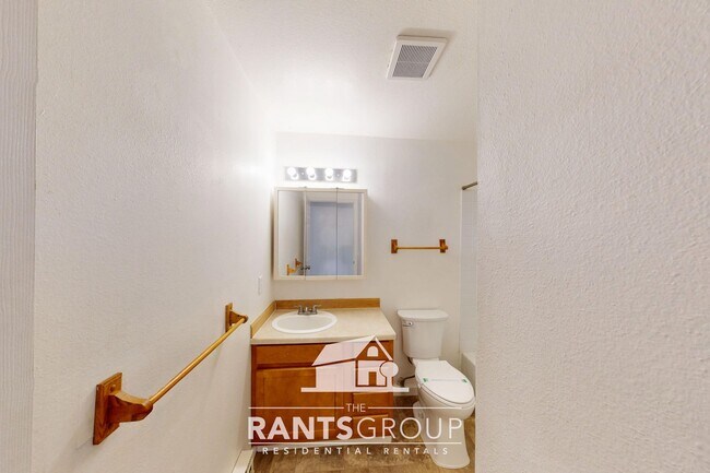 Building Photo - 850R -