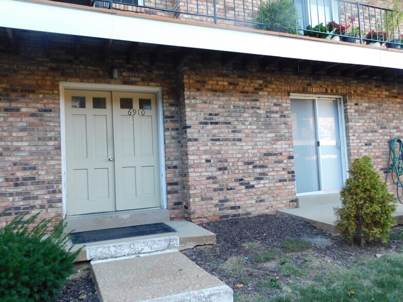 Building Photo - 6910 Colonial Woods Dr