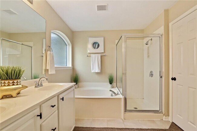 Building Photo - 1806 Paradise Ridge Dr
