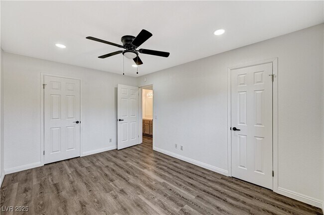 Building Photo - 4150 Sanderling Cir