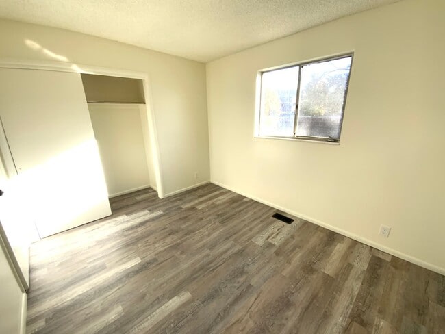 Building Photo - 4523-4525 S 600 E