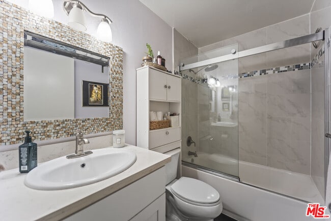 Building Photo - 712 Pacific St