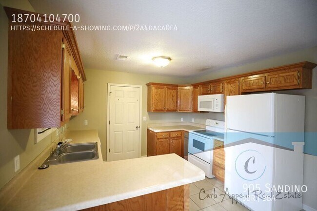 Building Photo - 905 Sandino-