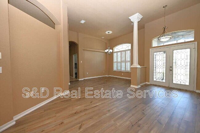 Building Photo - 2618 High Ridge Dr