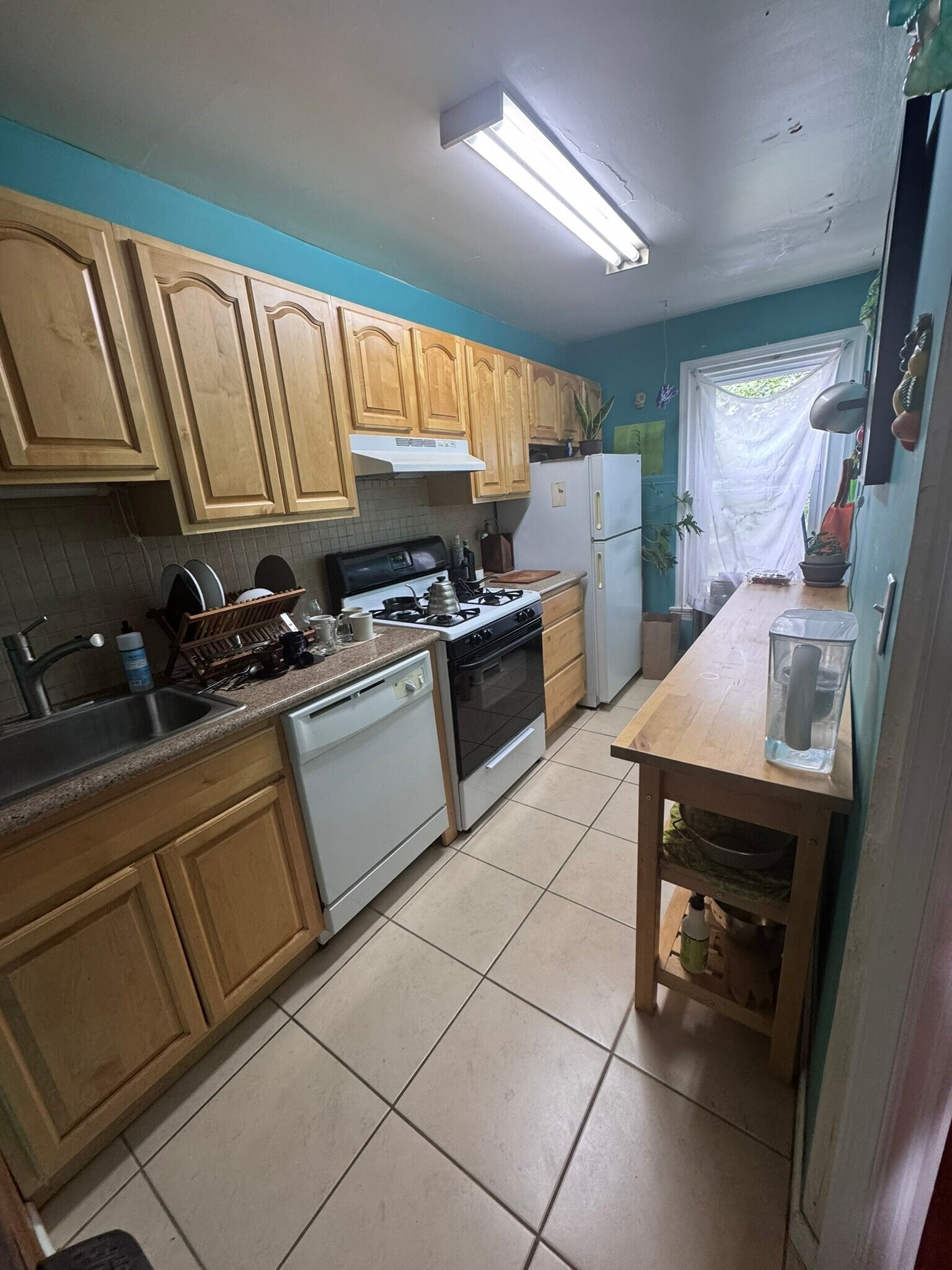 Building Photo - 160 Sumac St