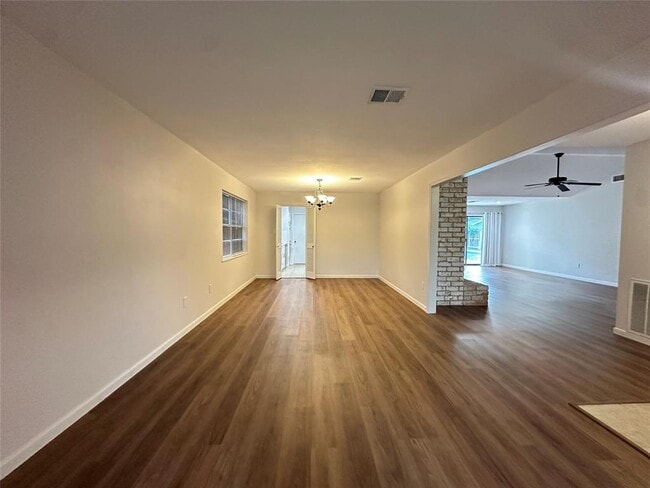 Building Photo - 12139 Huntington Park Dr