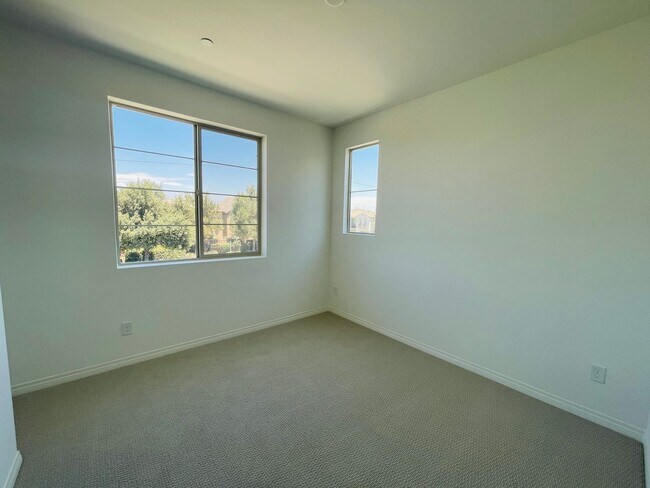 Building Photo - Located in the highly sought-after master-planned community of The Preserve at Chino, this modern...