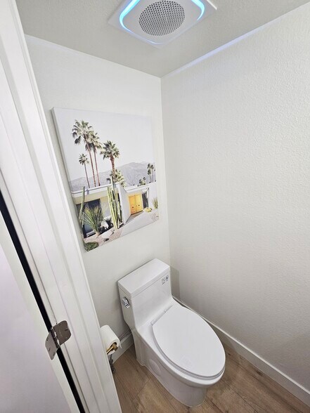 Building Photo - 266 E Via Escuela