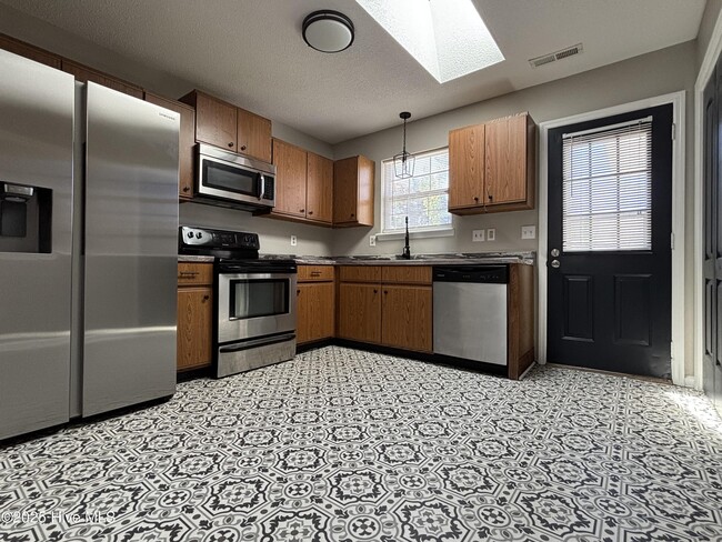 Building Photo - 2302 Knollwood Ln