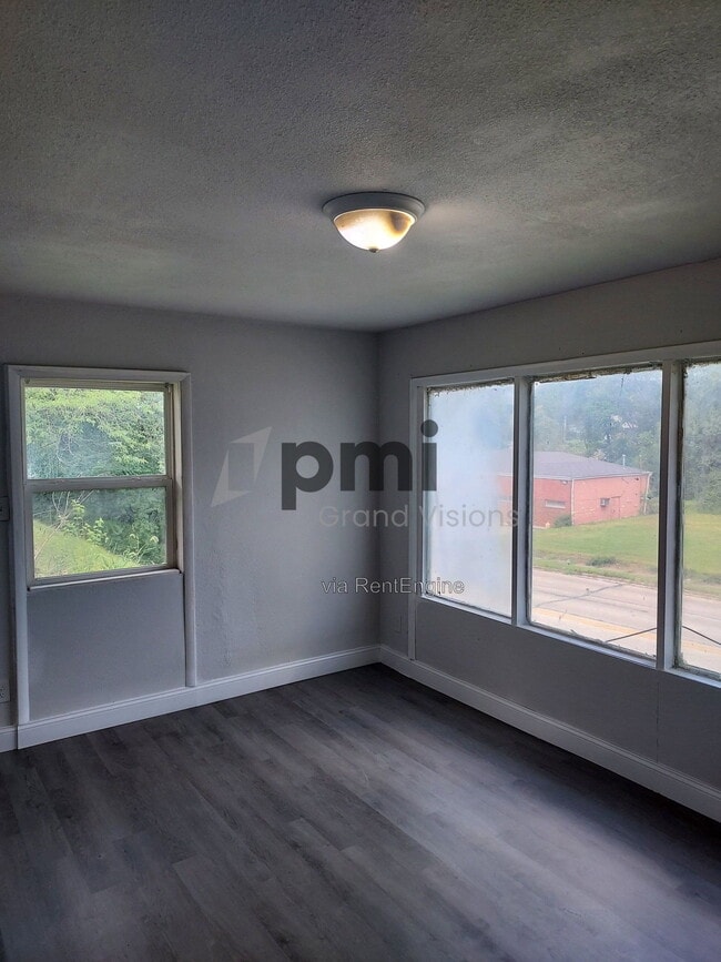Building Photo - 801 Cantrell Heights St