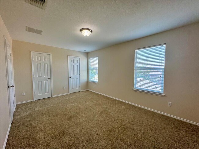 Building Photo - 291 Gina Dr