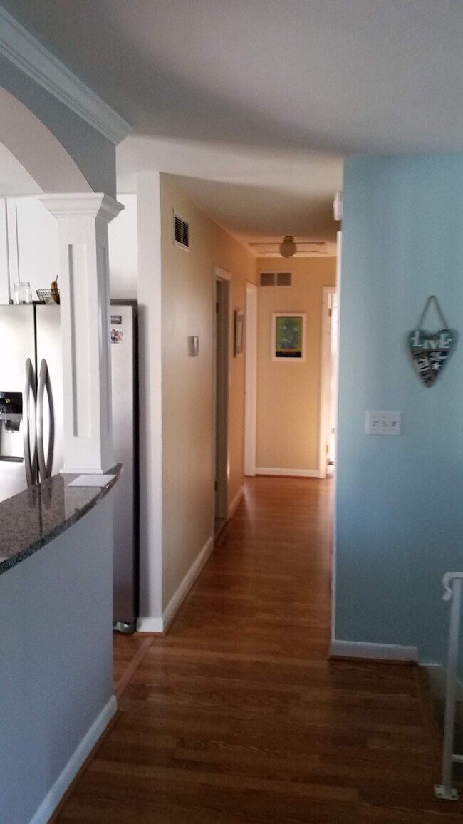 Building Photo - 414 Fairmount Dr