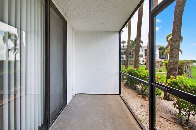 Building Photo - ONE BEDROOM ONE BATHROOM WITH LAKE VIEW!!!