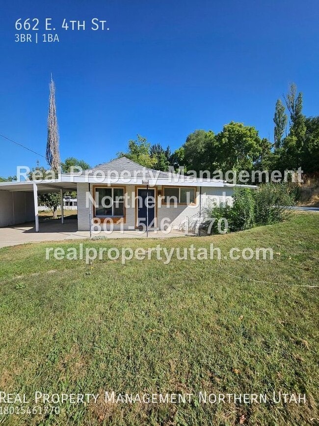 Building Photo - 662 4th St S