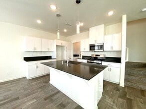 Building Photo - 730 N Bliss Ln