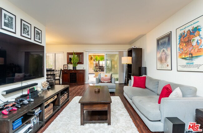 Building Photo - 1730 Camino Palmero St