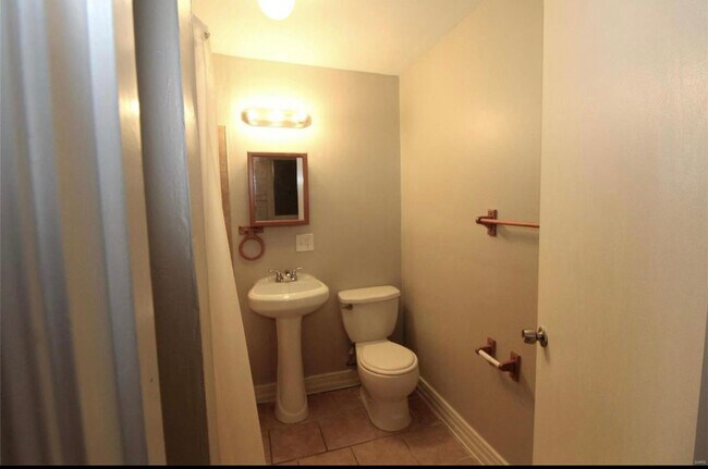 Building Photo - 3016 California Ave