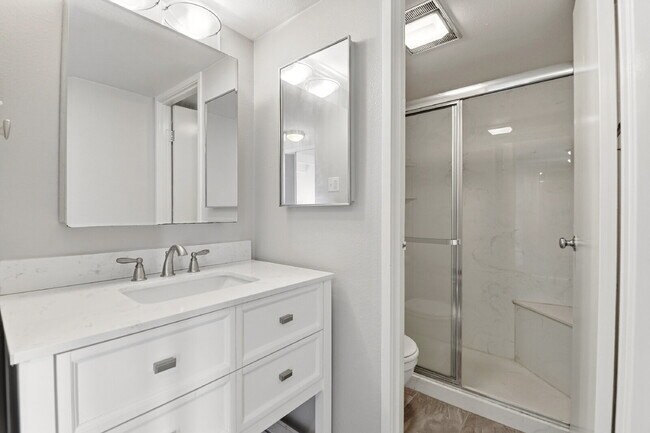 Building Photo - $2,345.95 - 2 Bed, 2 Bath Condo in Denver with Central AC!