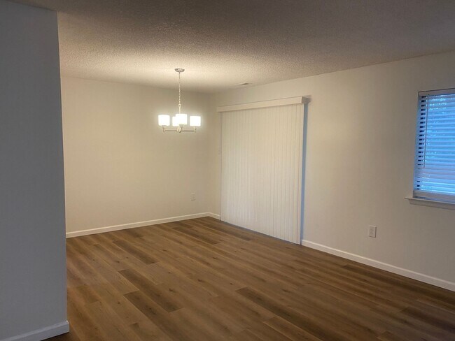 Building Photo - Charming 3BR Townhome in Plainsboro