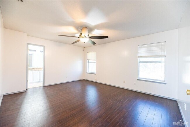 Building Photo - 14 W 40th St