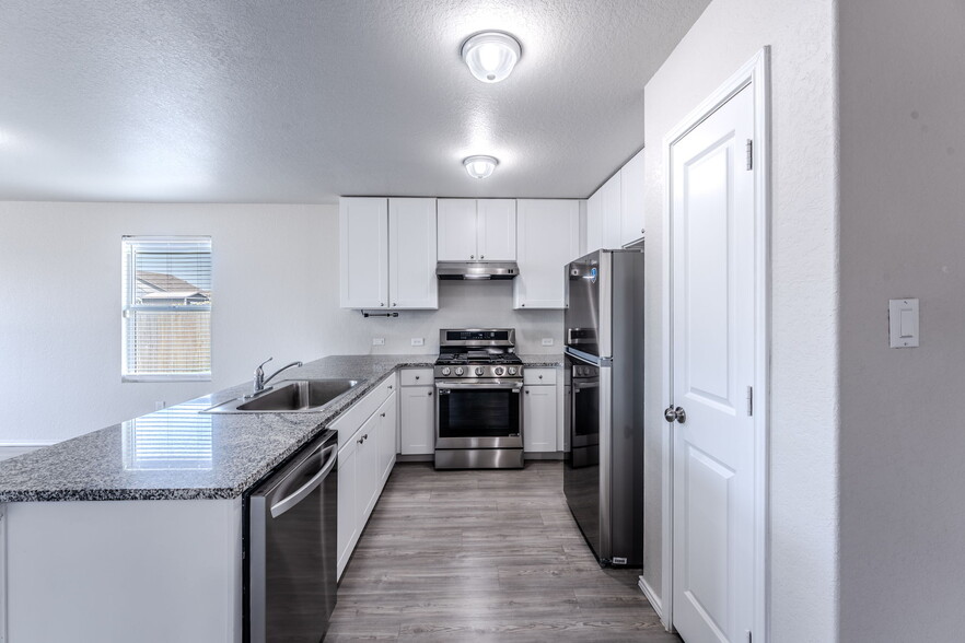 Building Photo - 360 Agave Cir