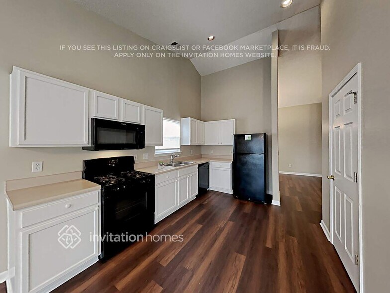 Building Photo - 4012 Edgeview Dr