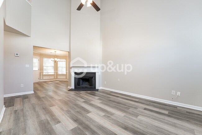 Building Photo - Fantastic 5bd/2.5ba home! Let yourself in!