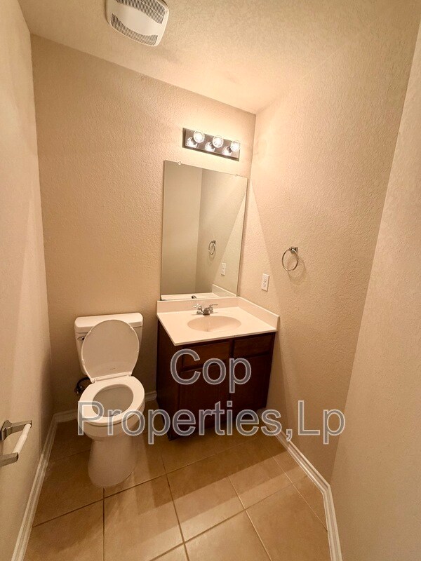 Building Photo - 741 Clearbrook Ave