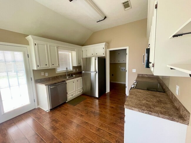 Building Photo - 3/2 For Rent in Brandon 047!