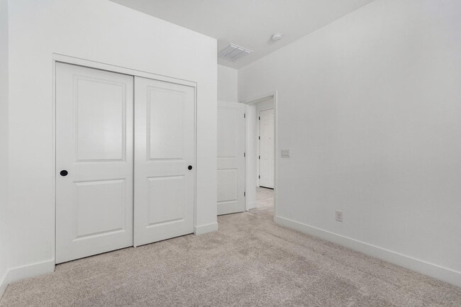 Building Photo - 14807 W Soft Wind Dr