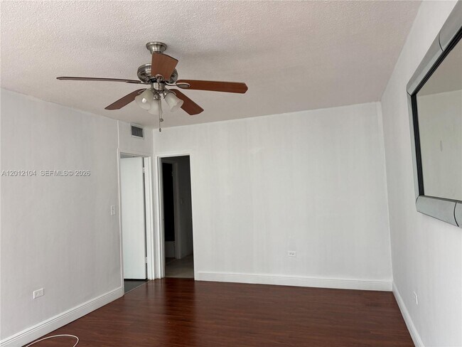 Building Photo - 7545 E Treasure Dr