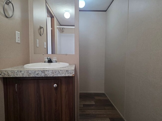 Building Photo - Cute, Clean & Affordable 3 Bed / 2 Bath Home in Central Bullhead City!