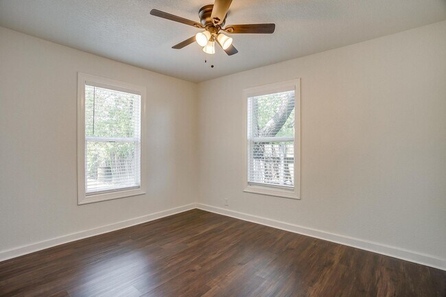 Building Photo - Amazing Remodeled 2 Bed, 1 Bath Ready tor ...