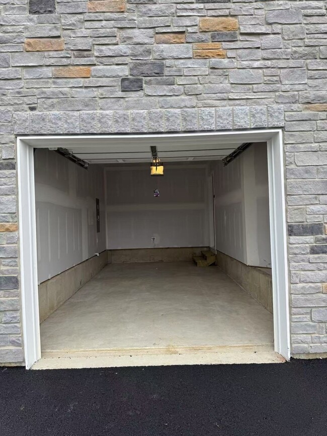Building Photo - 136 Bell Ct
