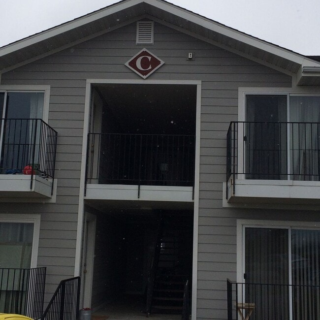 Building Photo - 2 Bedroom, 1 Bath duplex on College Hill!