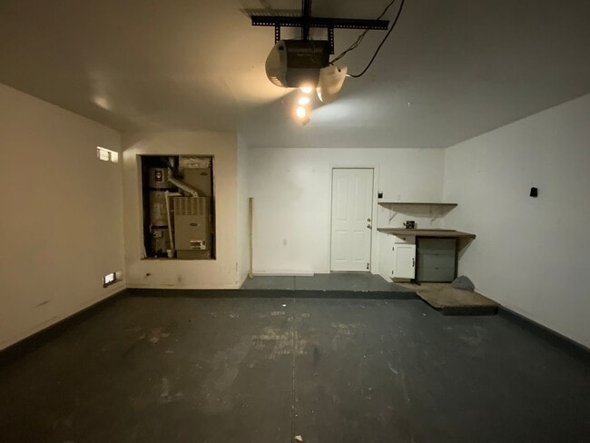 Building Photo - 3 Bedroom Single Story Home Available Near...