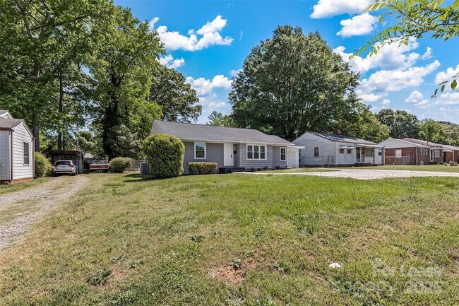 Building Photo - 2237 Ashley Rd