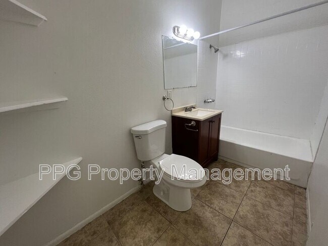 Building Photo - 906 S Mariana St