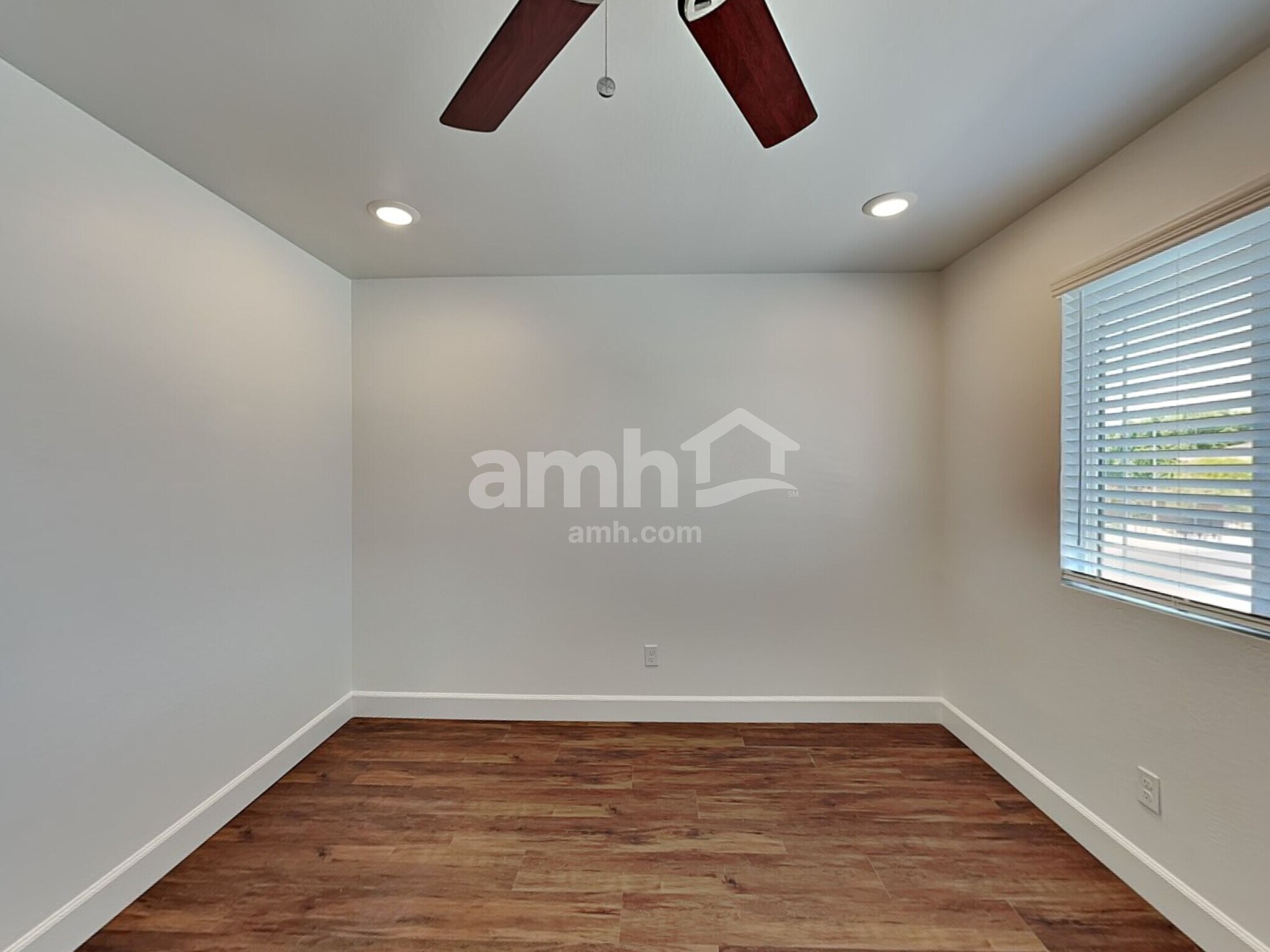 Building Photo - 17157 W Lawrence Ln